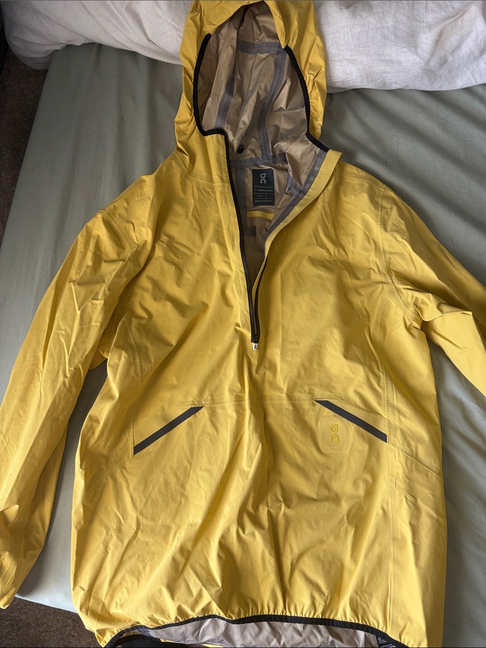 On Running Yellow Anorak Waterproof Rain Pullover